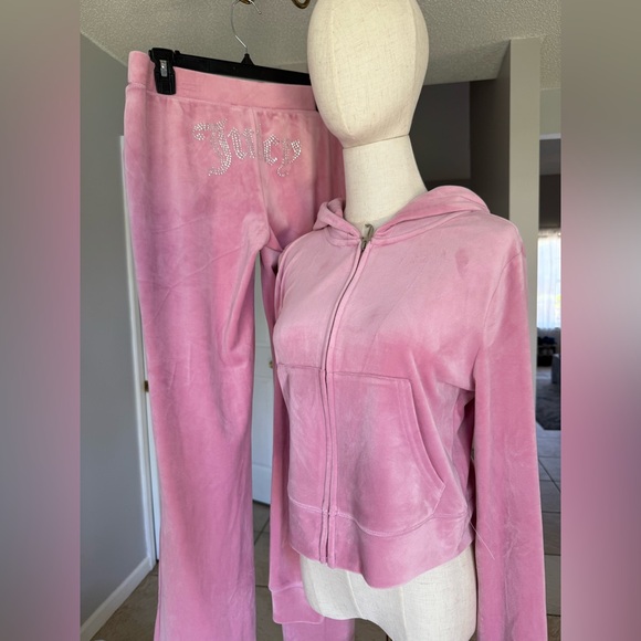 ‼️SOLD‼️Juicy Couture Pink Velour Tracksuit size medium - Picture 1 of 6